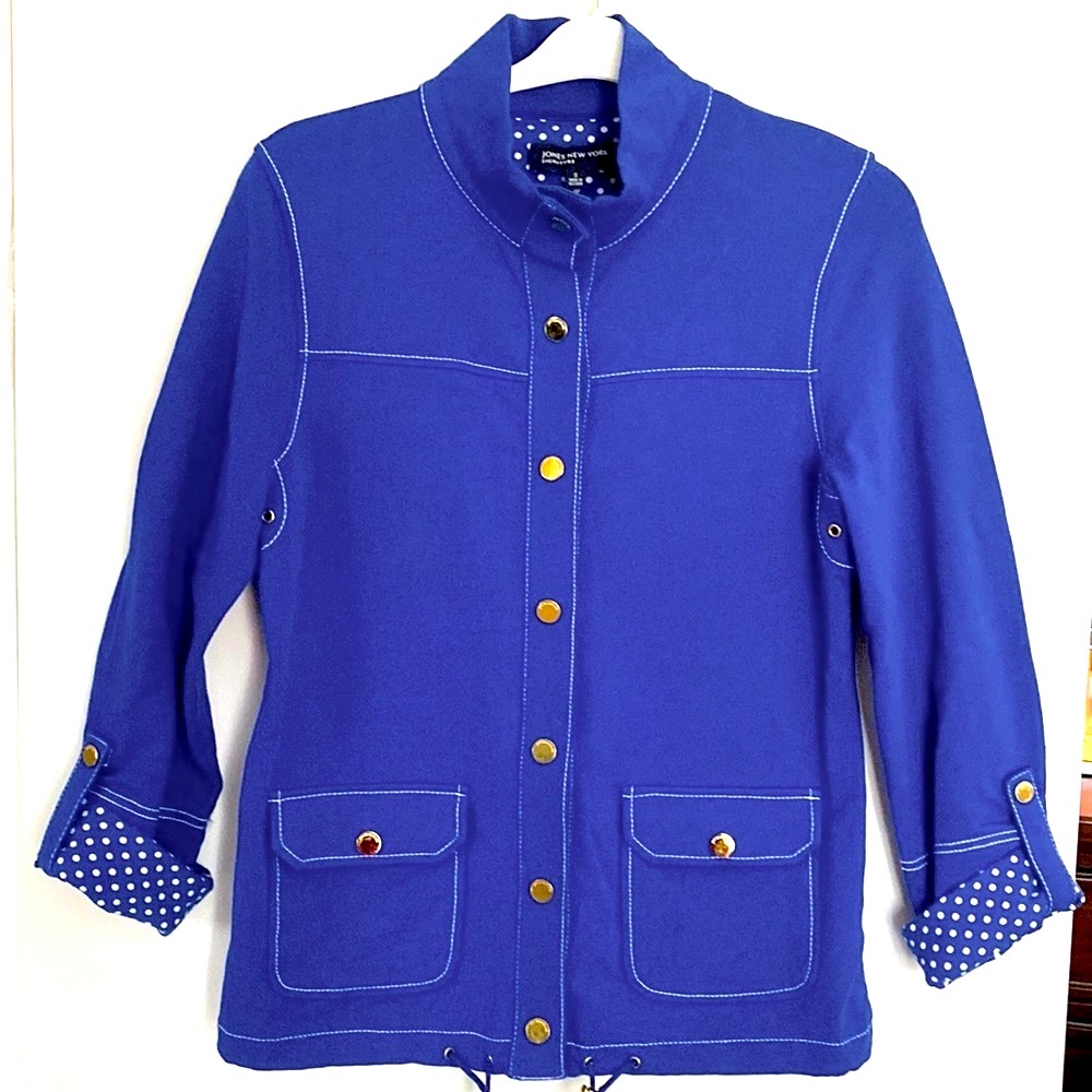 Jones New York Snap front jacket.New condition. Small.Adjustable sleeves.Vintage